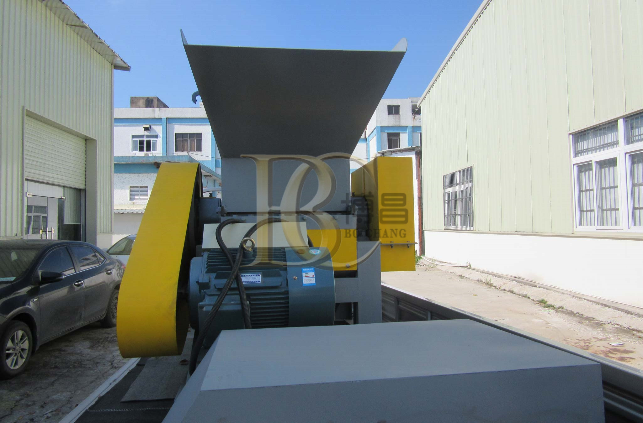 注塑加工廠用什么破碎機(jī)設(shè)備好，投資成本多少